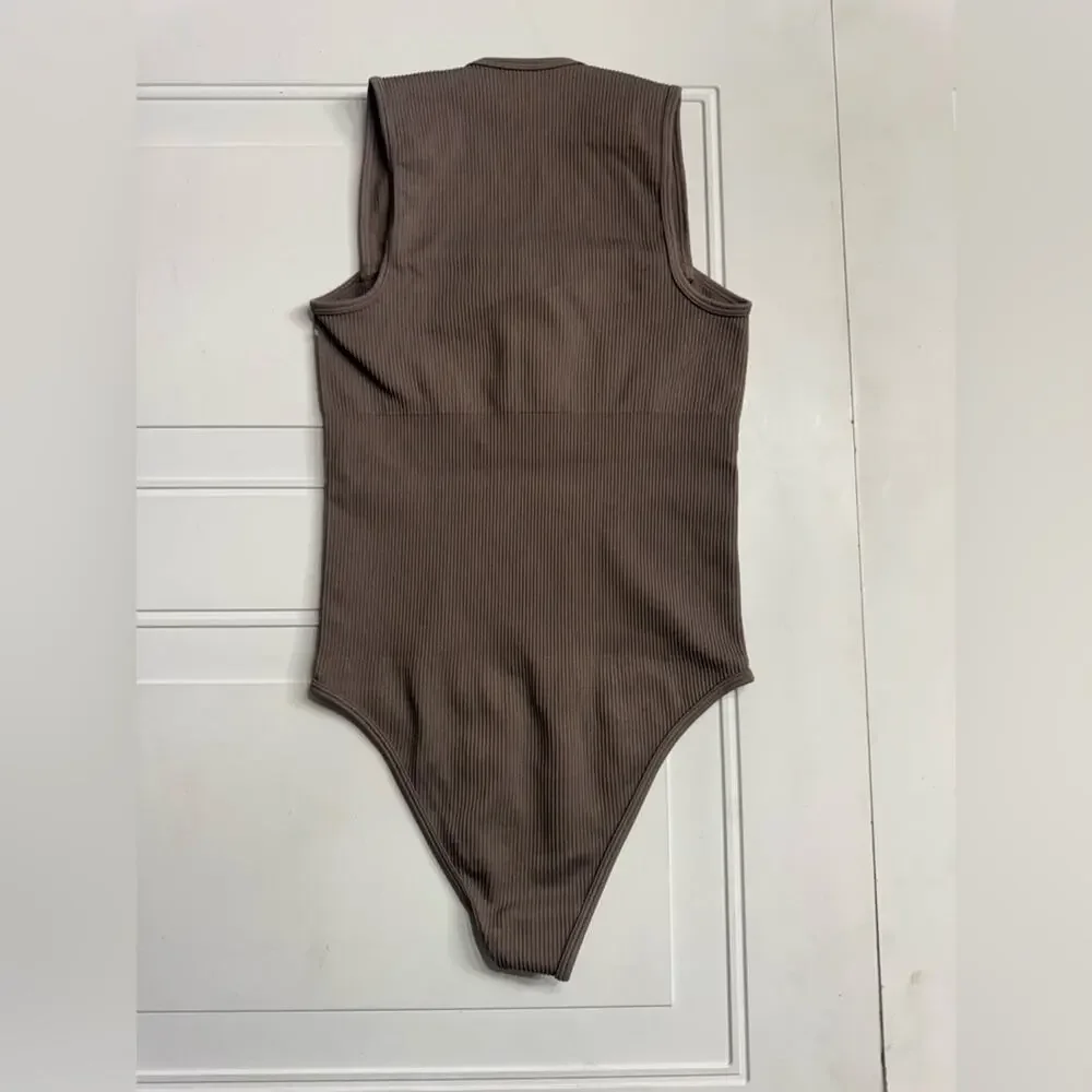 OQQ Brown Taupe Square Neck Sleeveless Ribbed Bodysuit‎ Size Medium Stretch - Picture 4 of 4